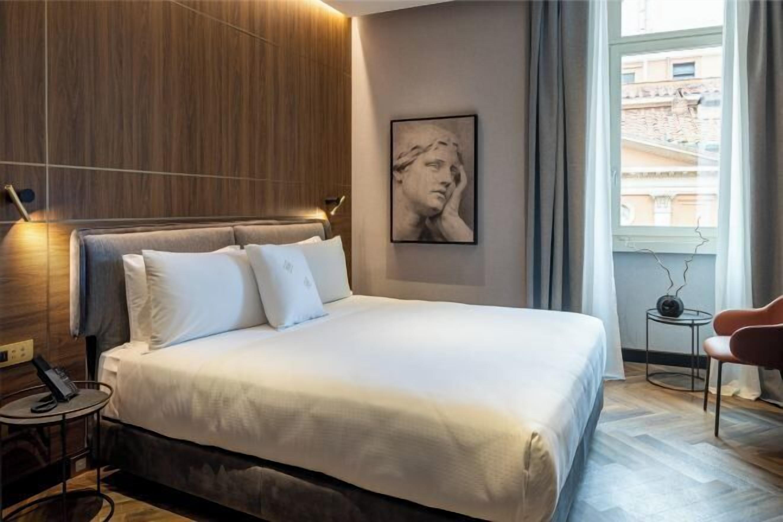 迷你吧、房內夾萬、手提電腦工作空間、熨斗/熨衫板