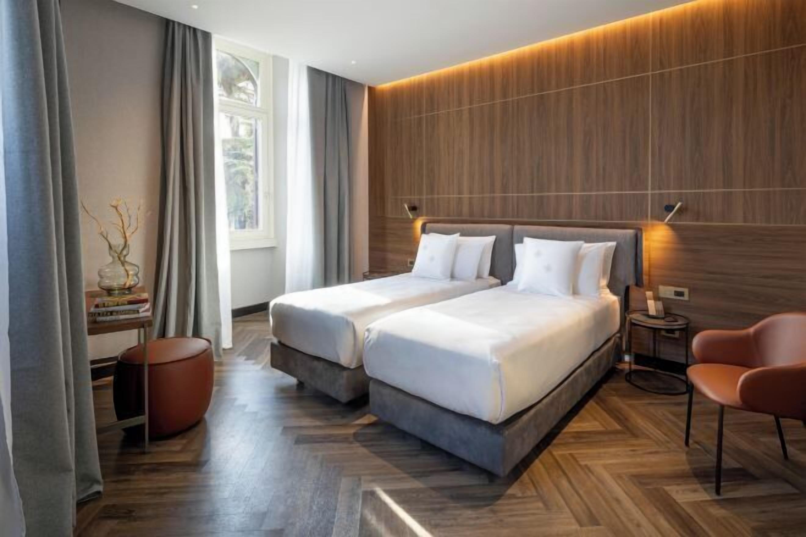 迷你吧、房內夾萬、手提電腦工作空間、熨斗/熨衫板