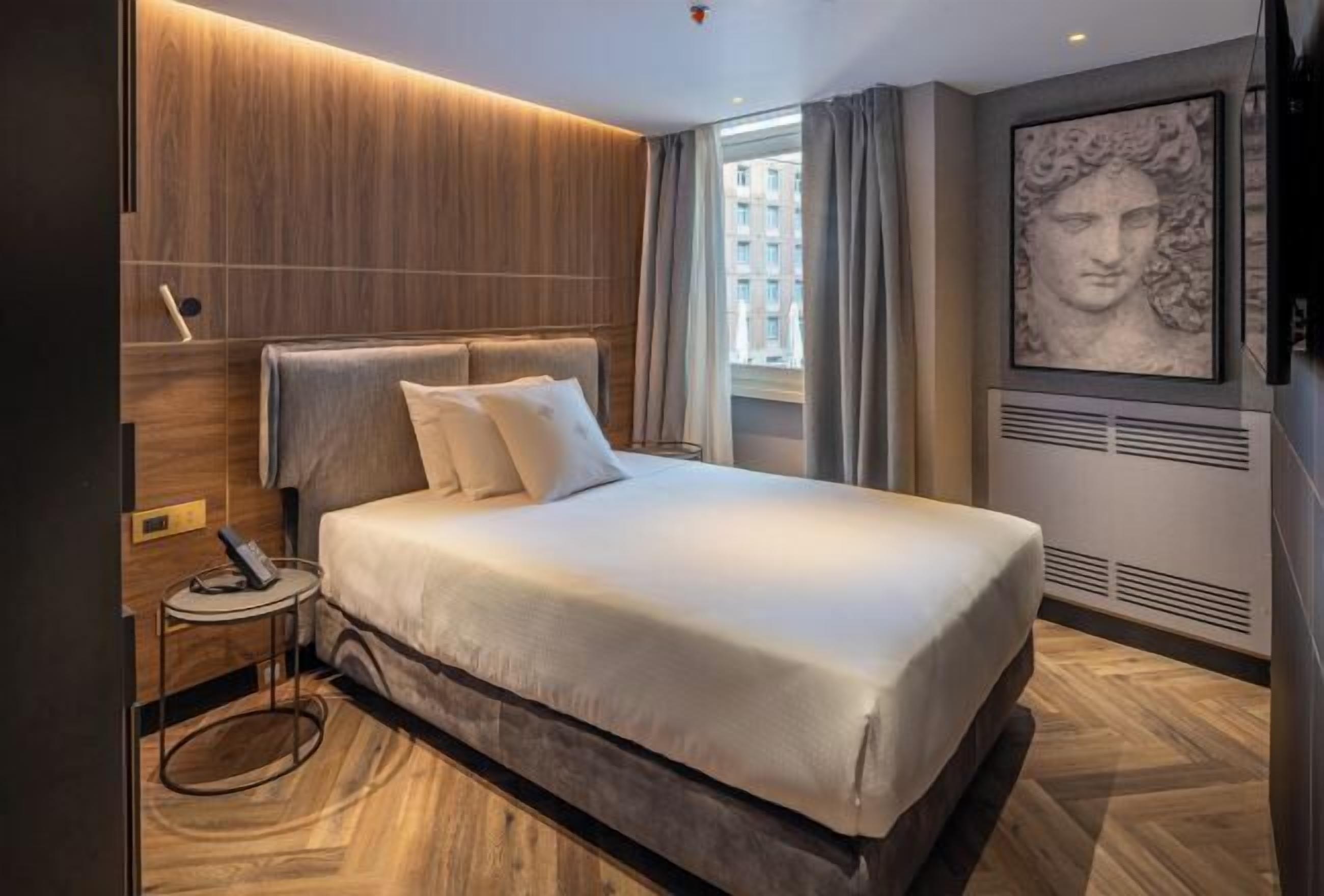 迷你吧、房內夾萬、手提電腦工作空間、熨斗/熨衫板