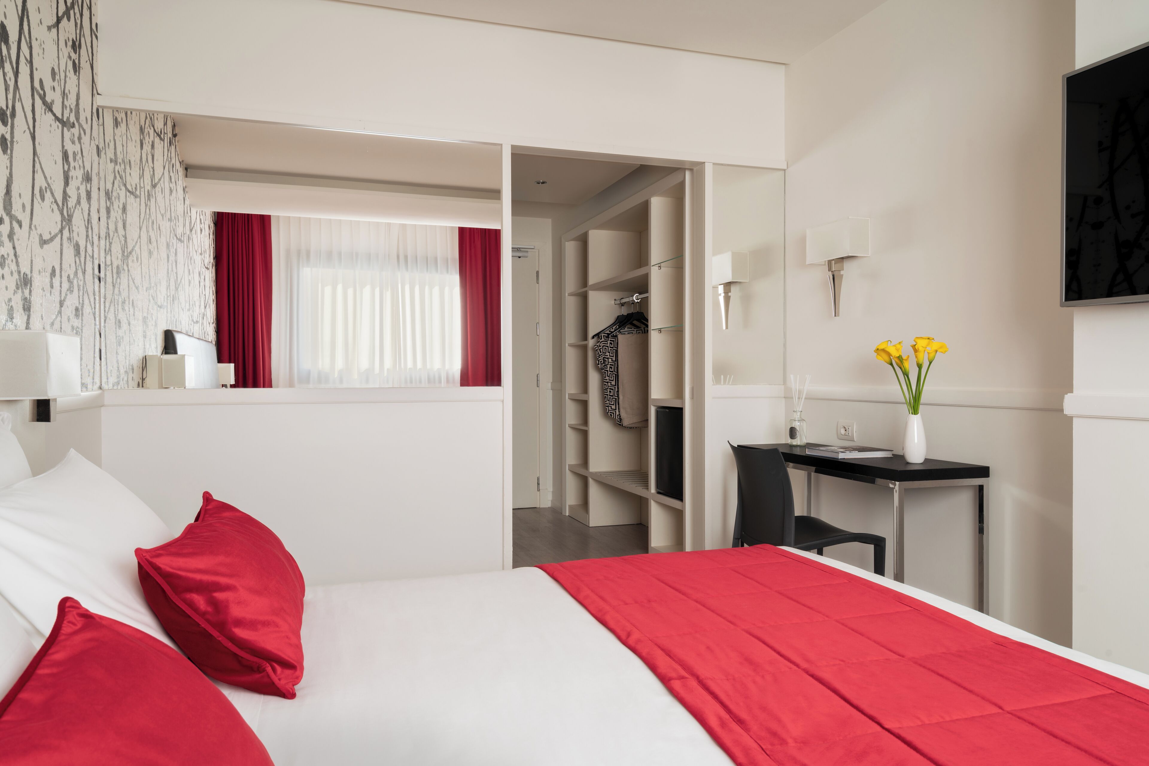 standard double or twin room | premium bedding, minibar, in-room safe, desk