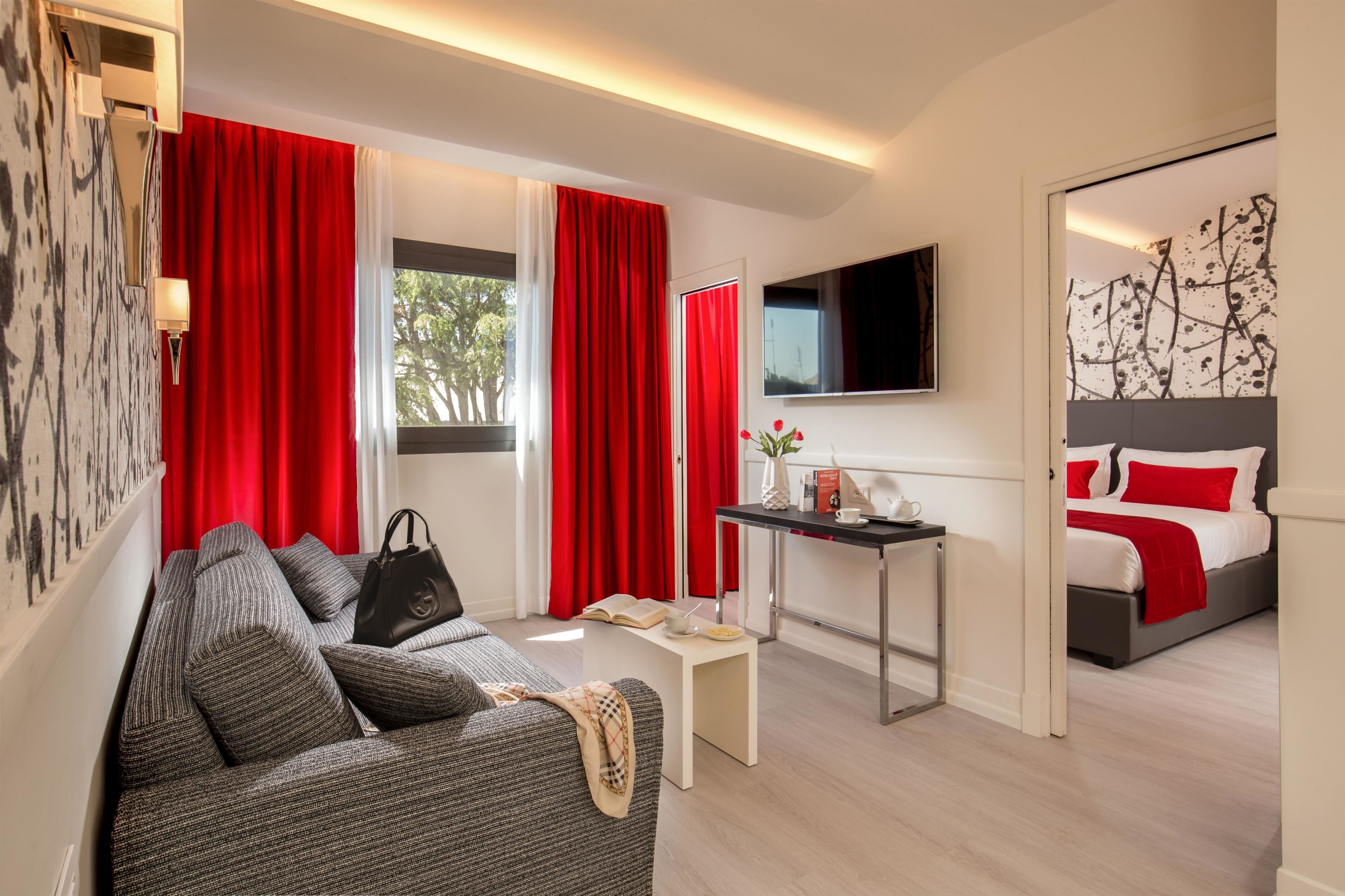 standard triple room | premium bedding, minibar, in-room safe, desk