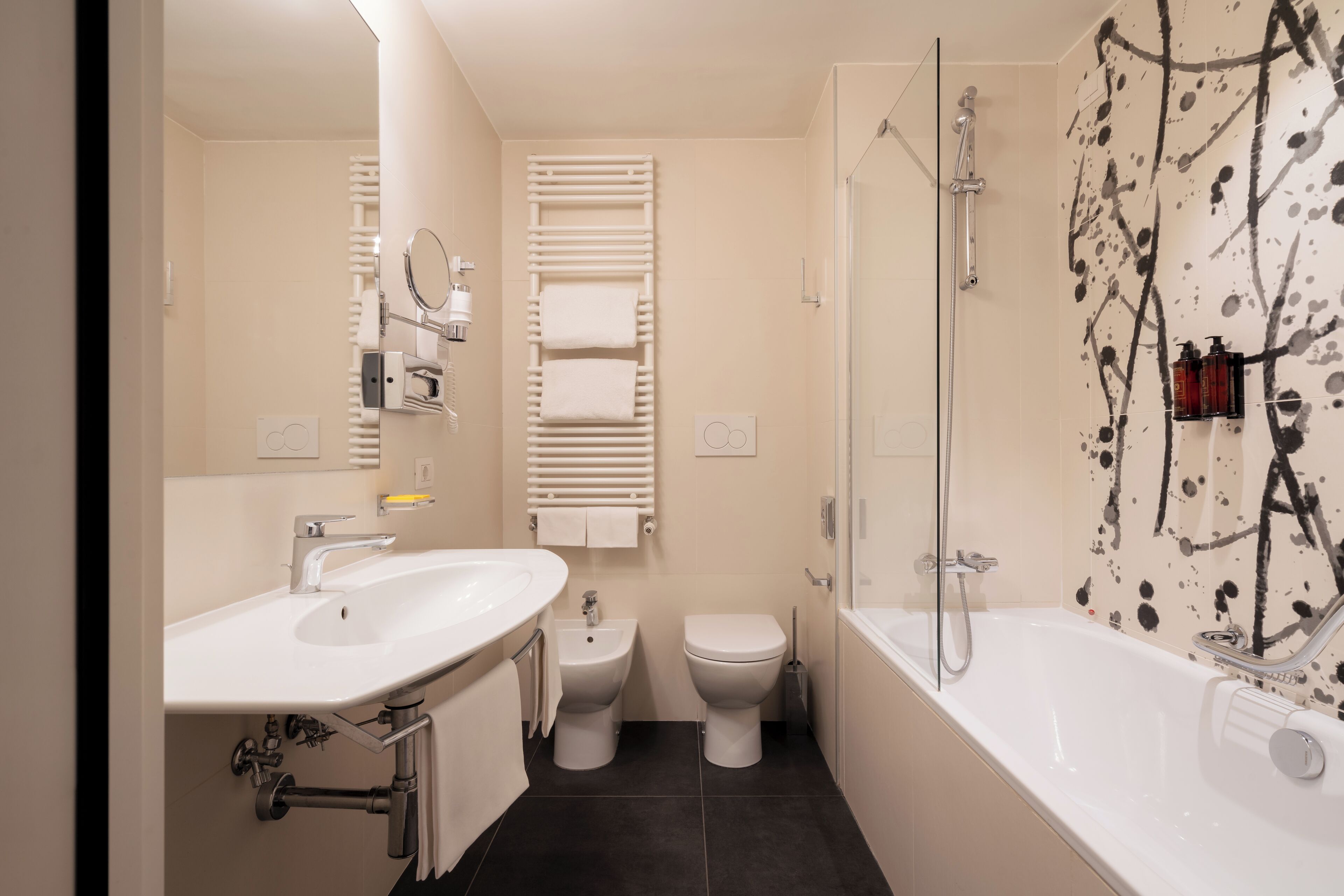 deluxe double room | bathroom | free toiletries, hair dryer, towels