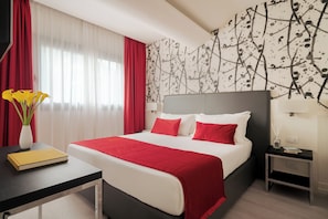 Sengetøy av topp kvalitet, minibar, safe på rommet og skrivebord