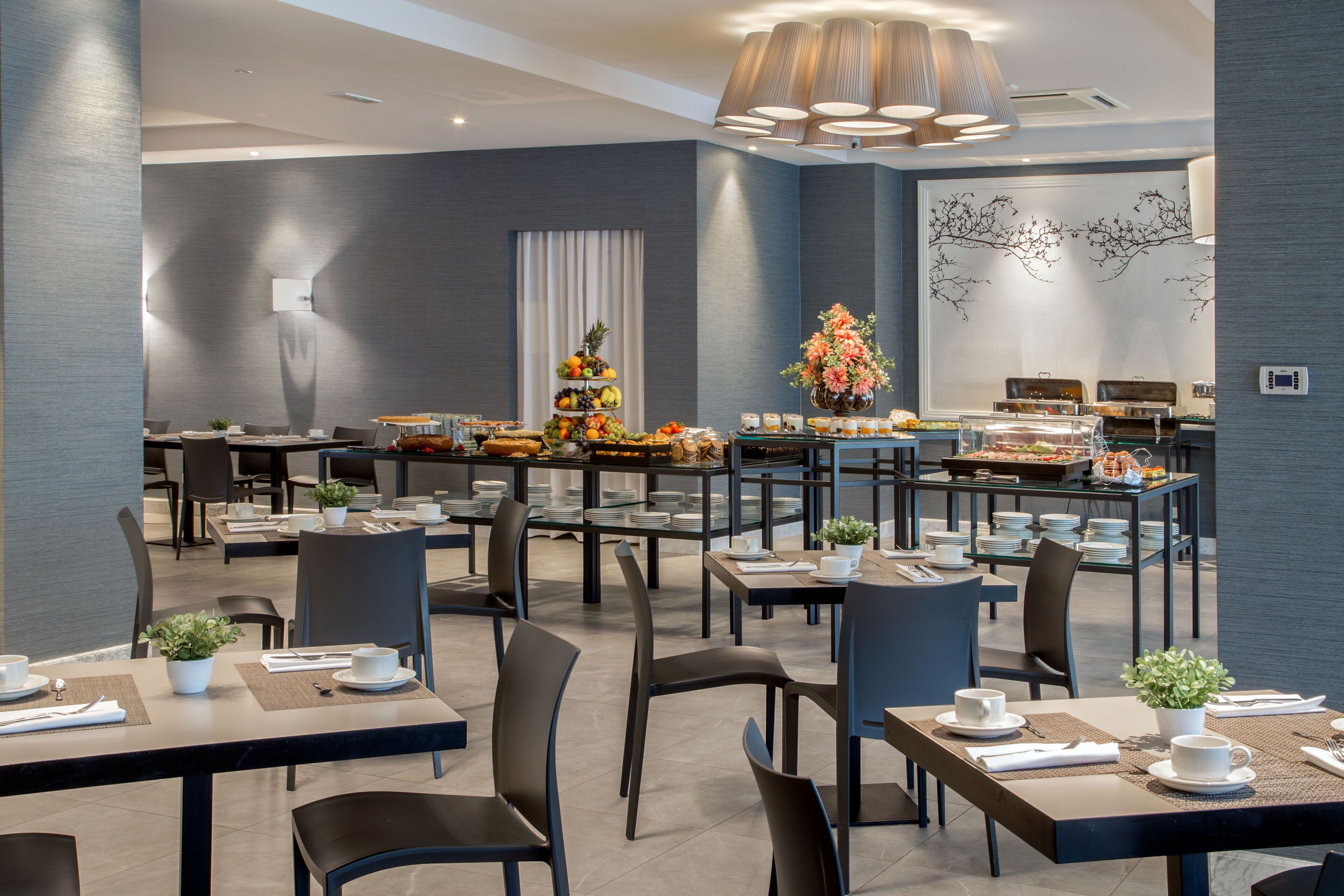 breakfast, lunch and dinner served