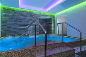 Couples treatment rooms, sauna, hot tub, steam room, body treatments