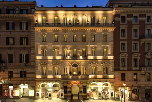 Property entrance - Hotel Artemide (Rome)