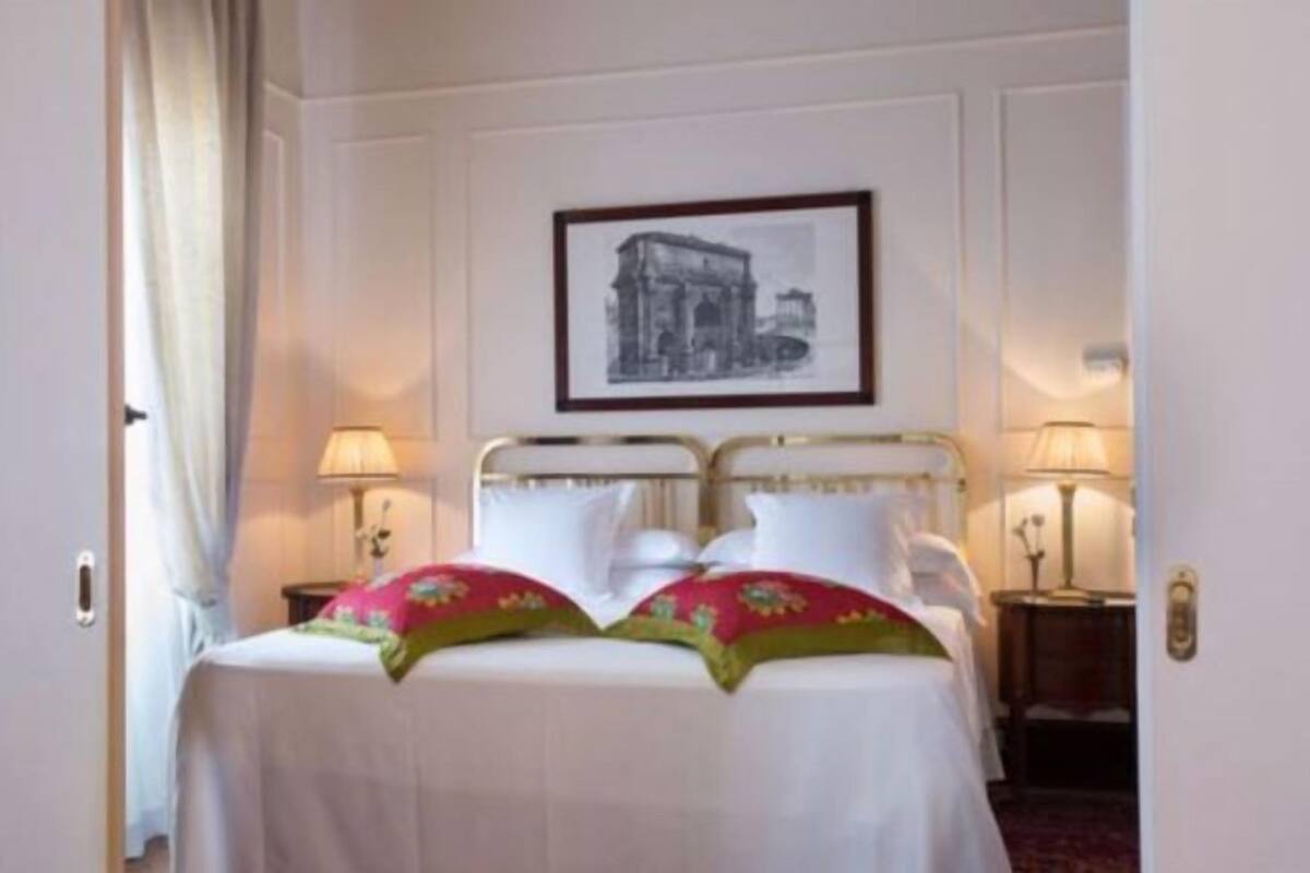 Premium bedding, down comforters, minibar (some free items)