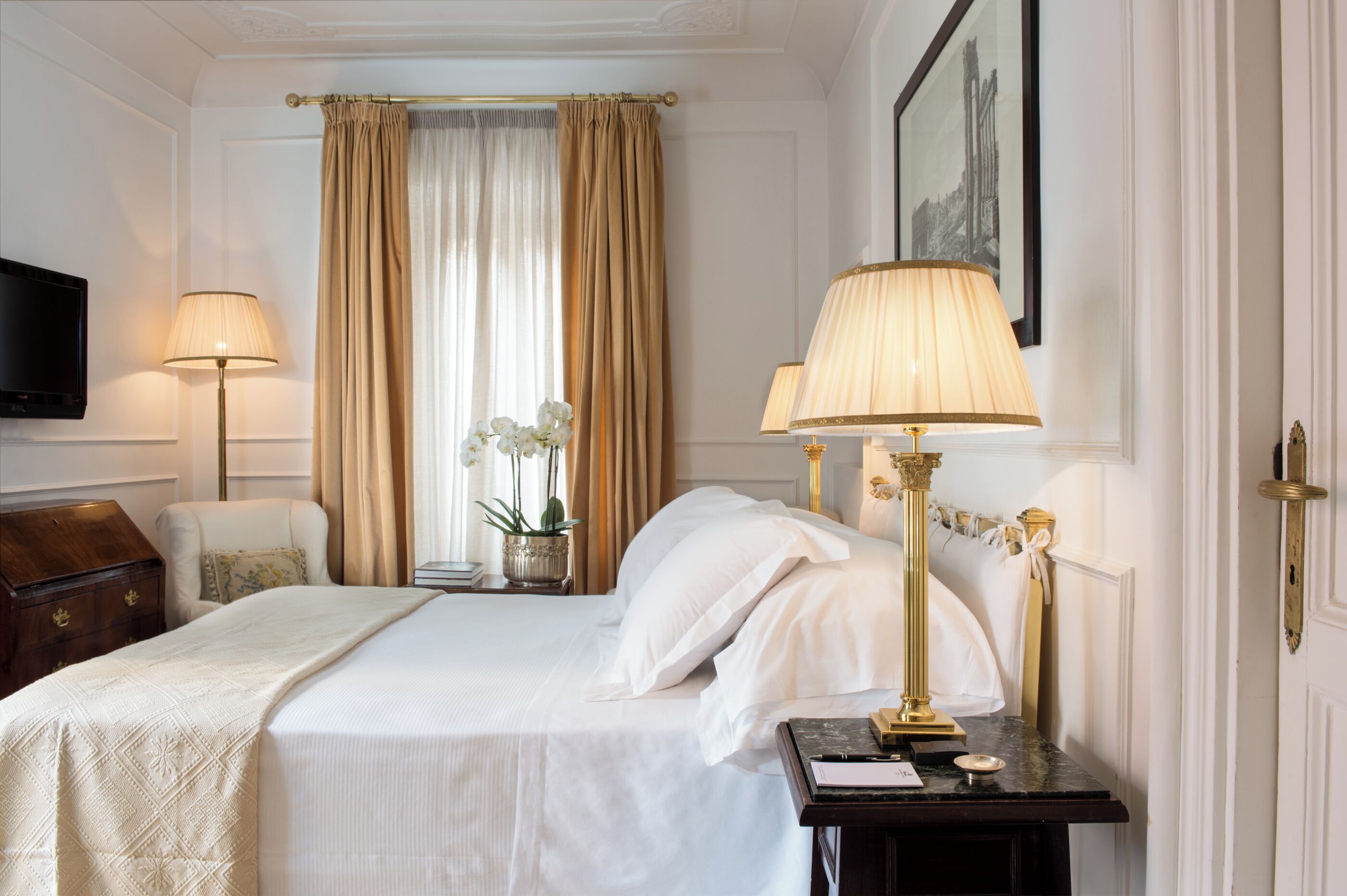 Premium bedding, down comforters, free minibar items, in-room safe