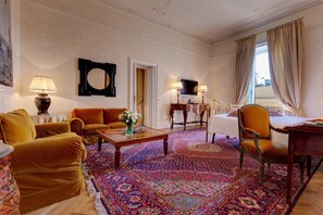 Plaza Suite | 1 bedroom, premium bedding, down comforters, free minibar items