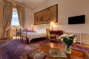 Plaza Suite | 1 bedroom, premium bedding, down comforters, free minibar items