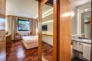 Literie hypoallergénique, minibar, coffres-forts dans les chambres