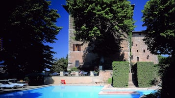 Seasonal outdoor pool, pool umbrellas, sun loungers