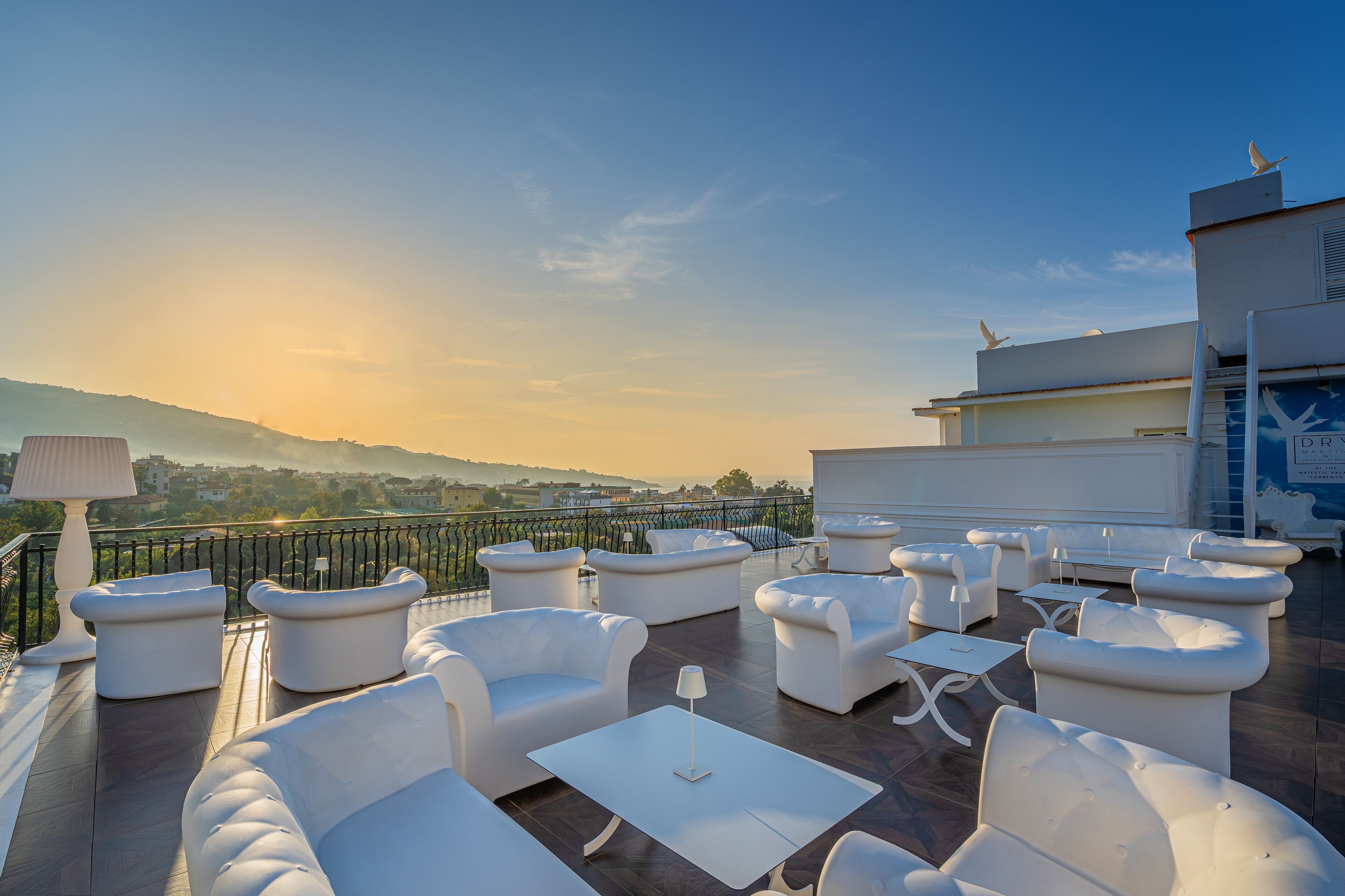 2 bares/lounges, bar na cobertura