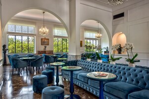 2 bars/lounges, rooftop bar