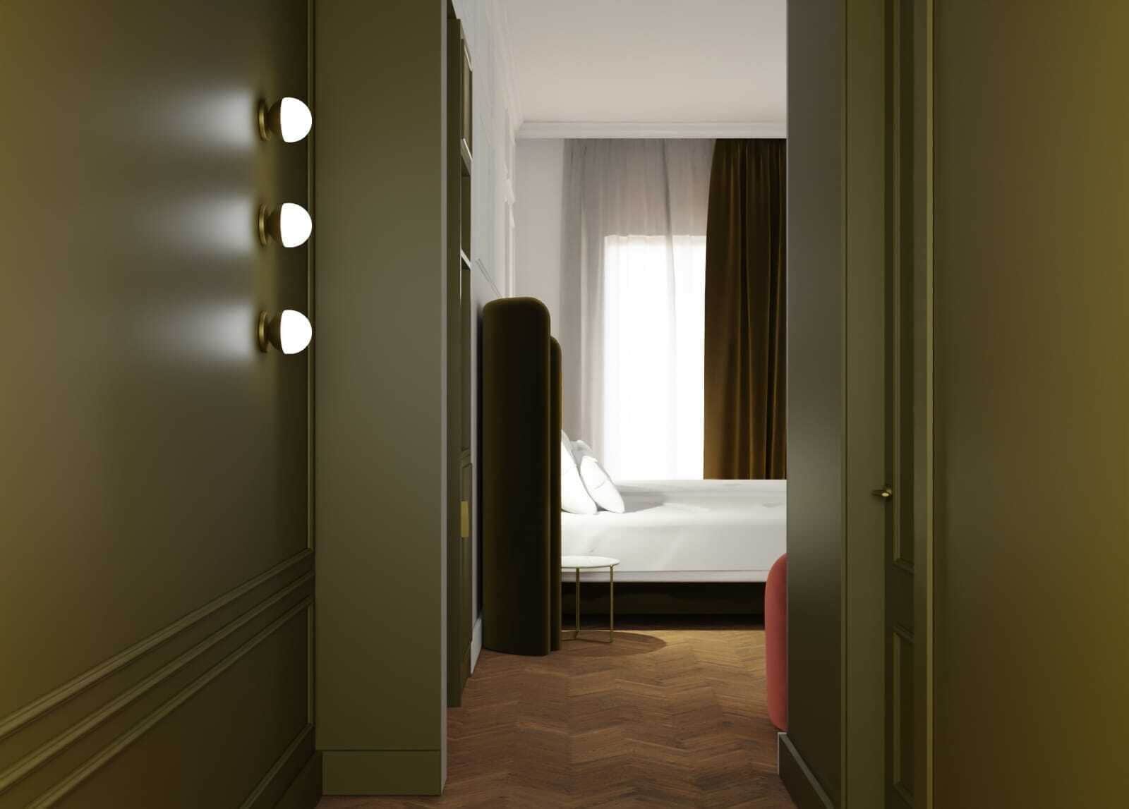 Habitació d'hotel amb un llit, un mirall amb il·luminació, una finestra amb cortines i un sòl de fusta.