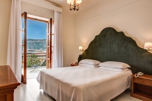 Superior Double Room | Hypo-allergenic bedding, minibar, in-room safe, desk - Majestic Palace Hotel (Sant'Agnello)