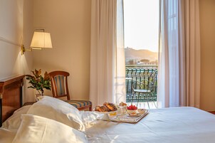 防过敏的被褥、迷你吧、客房内保险箱、办公桌