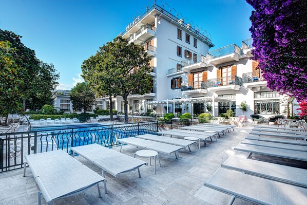 Outdoor pool, open 9:00 AM to 6:00 PM, pool loungers