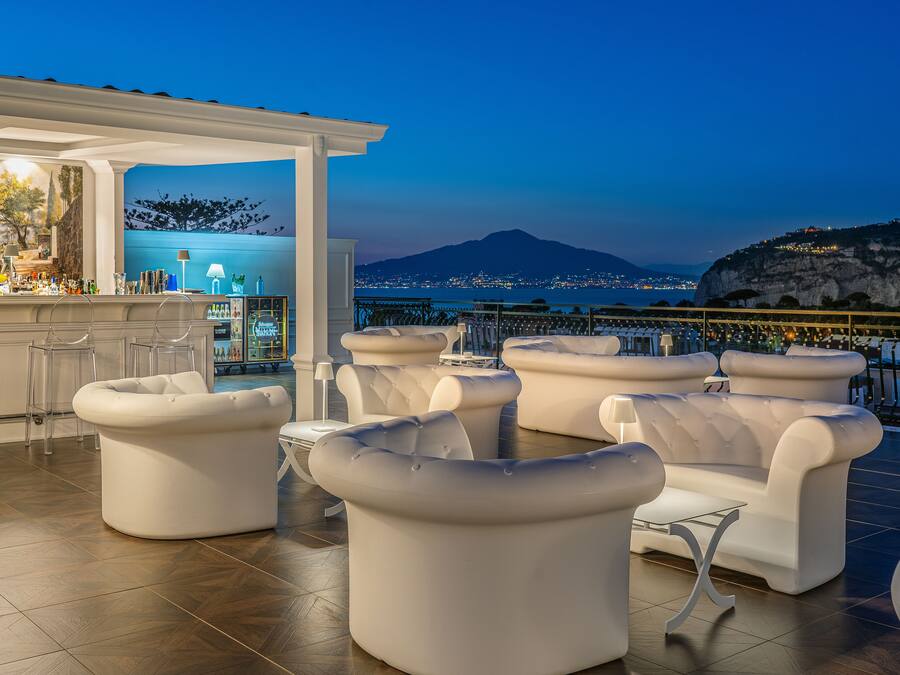 2 bares/lounges, bar na cobertura