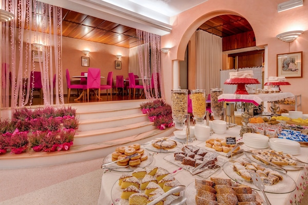 Daily continental breakfast for a fee