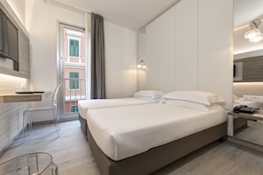 Habitación Confort con 2 camas individuales | Ropa de cama hipoalergénica, edredones de plumas, minibar y caja fuerte