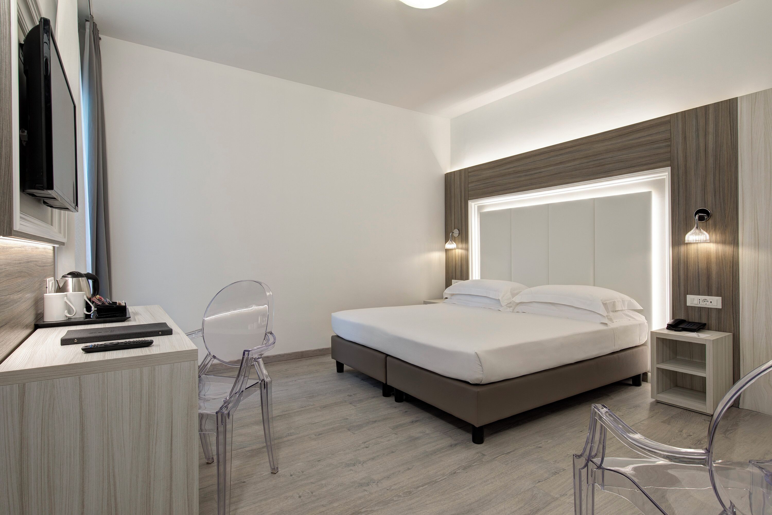 Ropa de cama hipoalergénica, edredón y minibar 