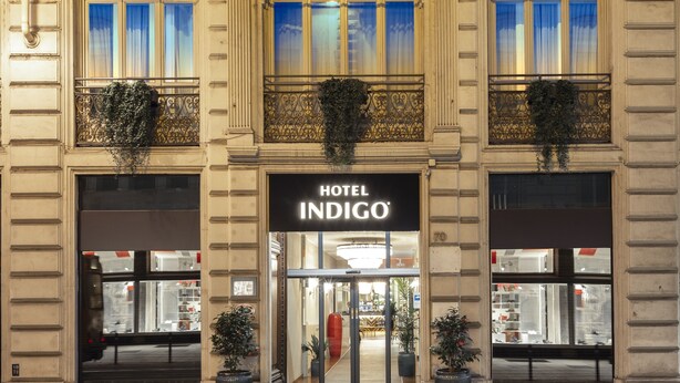 A hotel entrance with a sign reading "HOTEL INDIGO". - Hotel Indigo Turin by IHG (Turin)