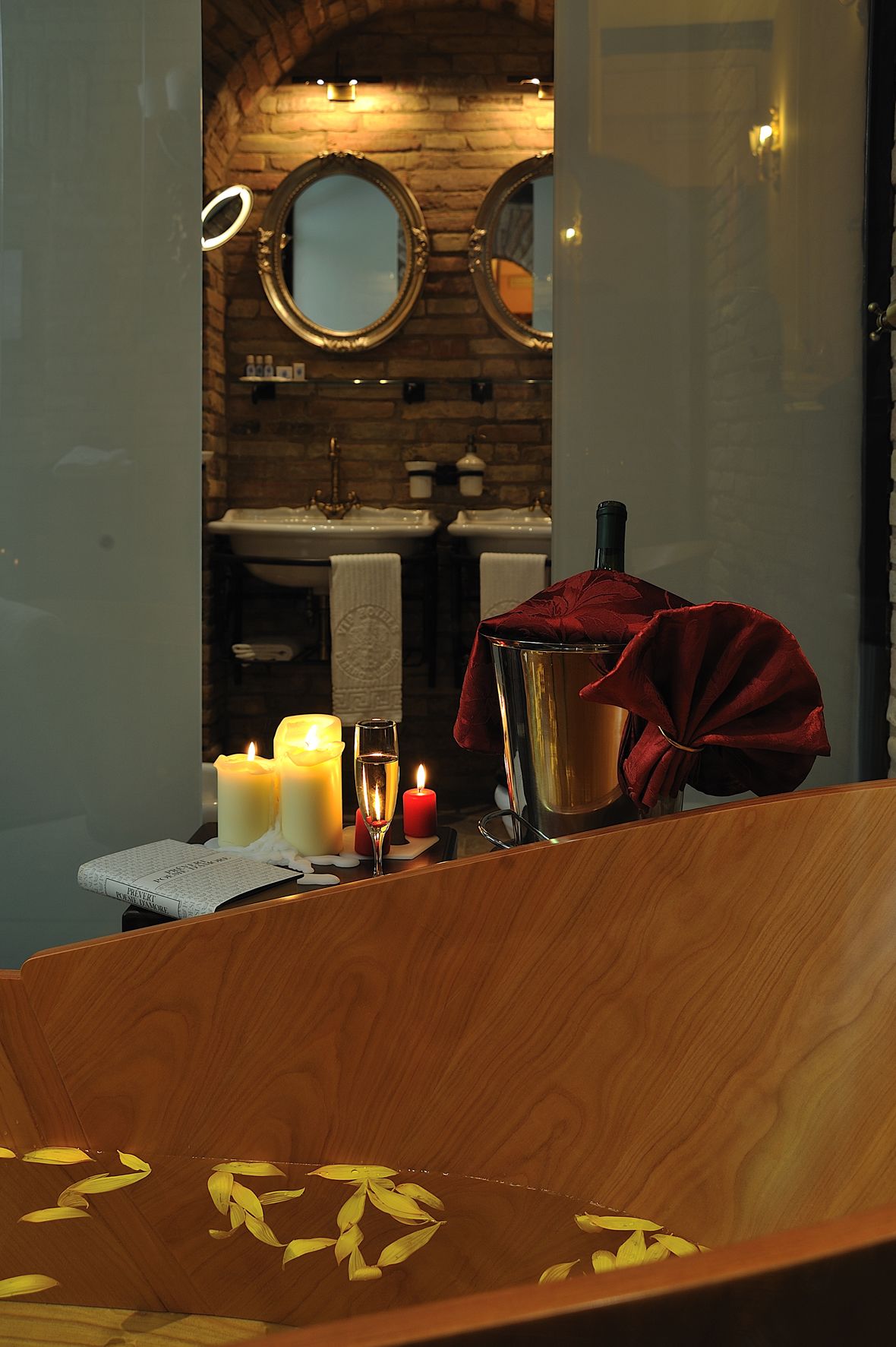 deluxe double room | deep-soaking bathtub