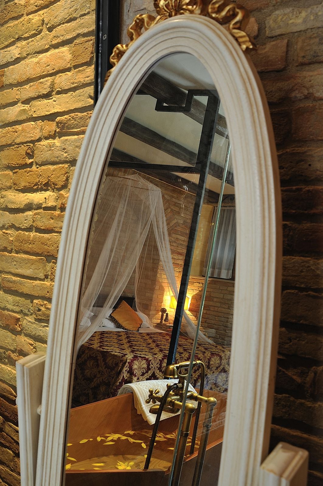 deluxe double room | minibar, in-room safe, desk, soundproofing