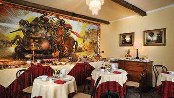 FrĂŒhstĂŒck (11 EUR pro Person)