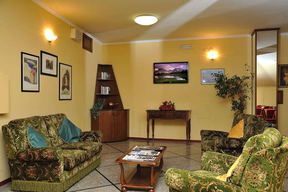 business suite | minibar, in-room safe, desk, soundproofing