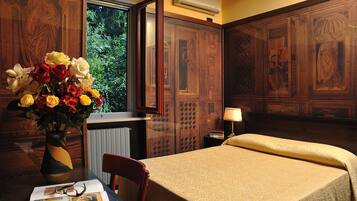 Minibar, Zimmersafe, Schreibtisch, schallisolierte Zimmer