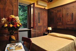 Minibar, in-room safe, desk, soundproofing - Hotel Bonconte (Urbino)