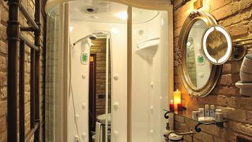 Dusche im Bad
