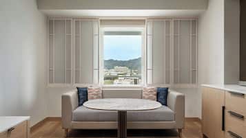 Room, 1 King Bed, Non Smoking | Premium bedding, minibar, in-room safe, individually furnished