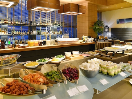 Desayuno buffet (JPY 2500 por persona)