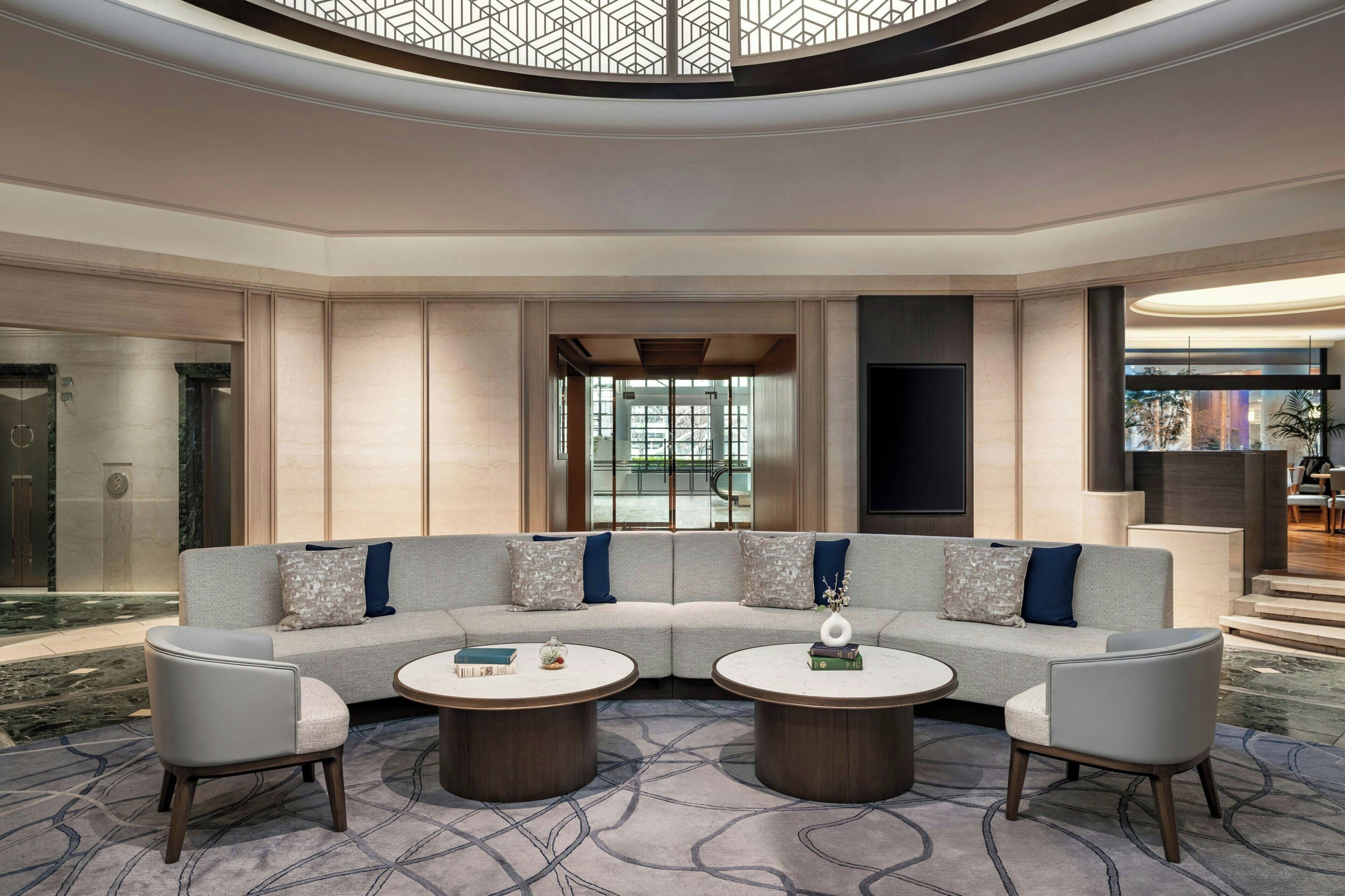Lobby-lounge