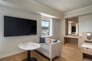 Deluxe Room, 3 Twin Beds, Non Smoking | Premium bedding, minibar, in-room safe, individually furnished - Kobe Marriott Hotel (Kobe)