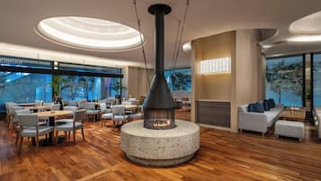 2 Restaurants; Frühstück, Mittagessen und Abendessen werden serviert