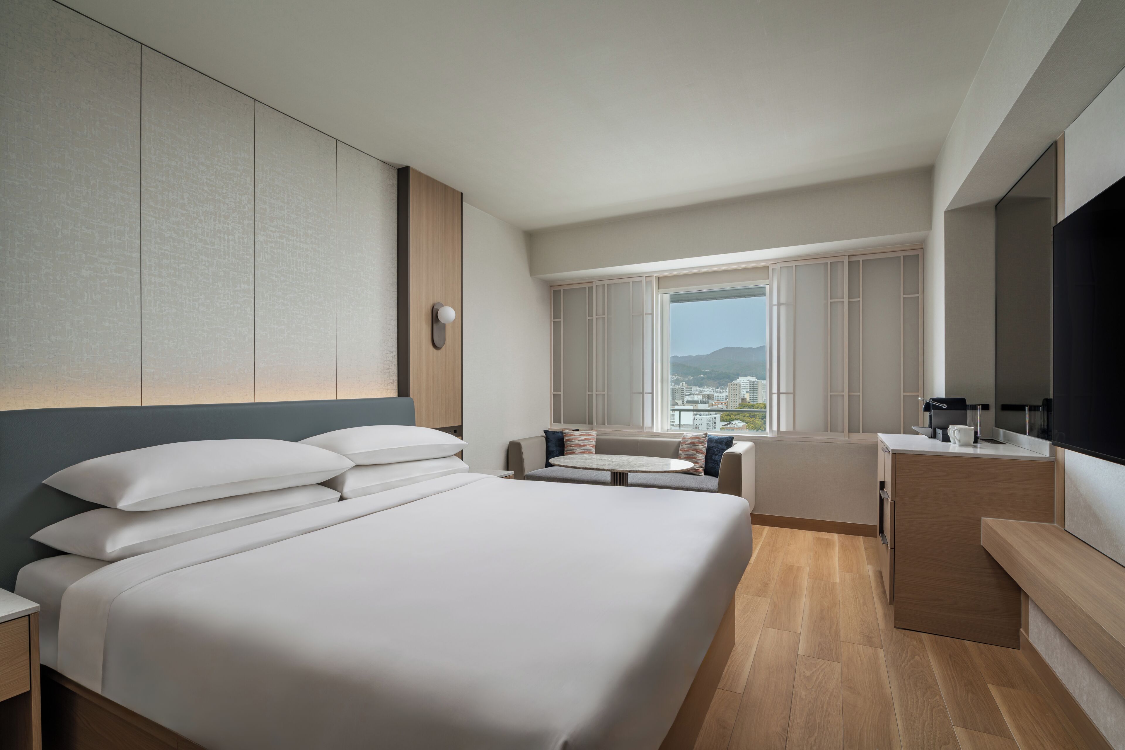 Club Room, 1 King Bed, Non Smoking | Premium bedding, minibar, in-room safe, individually furnished