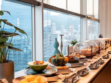 Daily buffet breakfast (JPY 2500 per person)