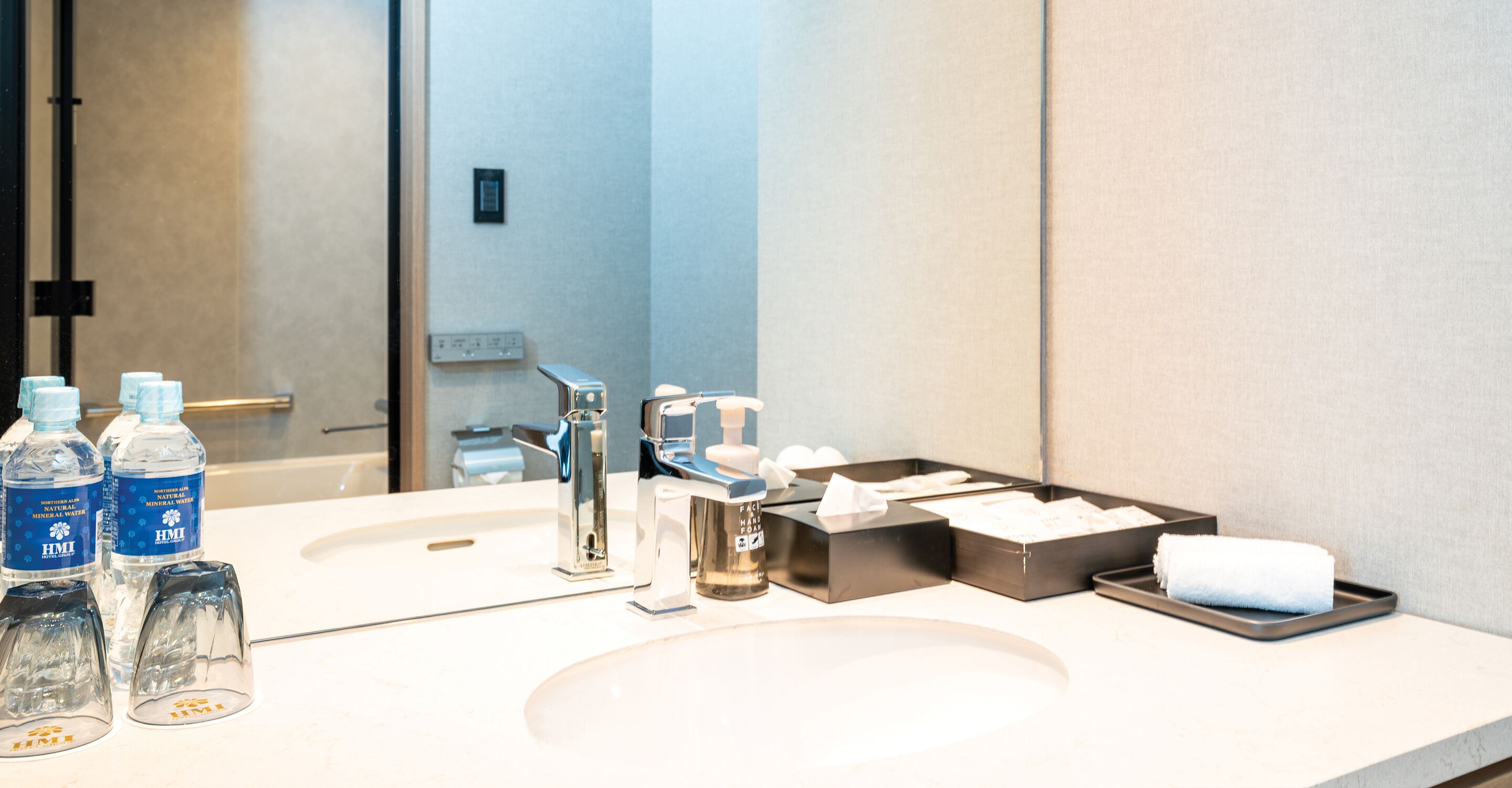 basic twin room, non smoking | 1 bedroom, in-room safe, individually furnished, desk