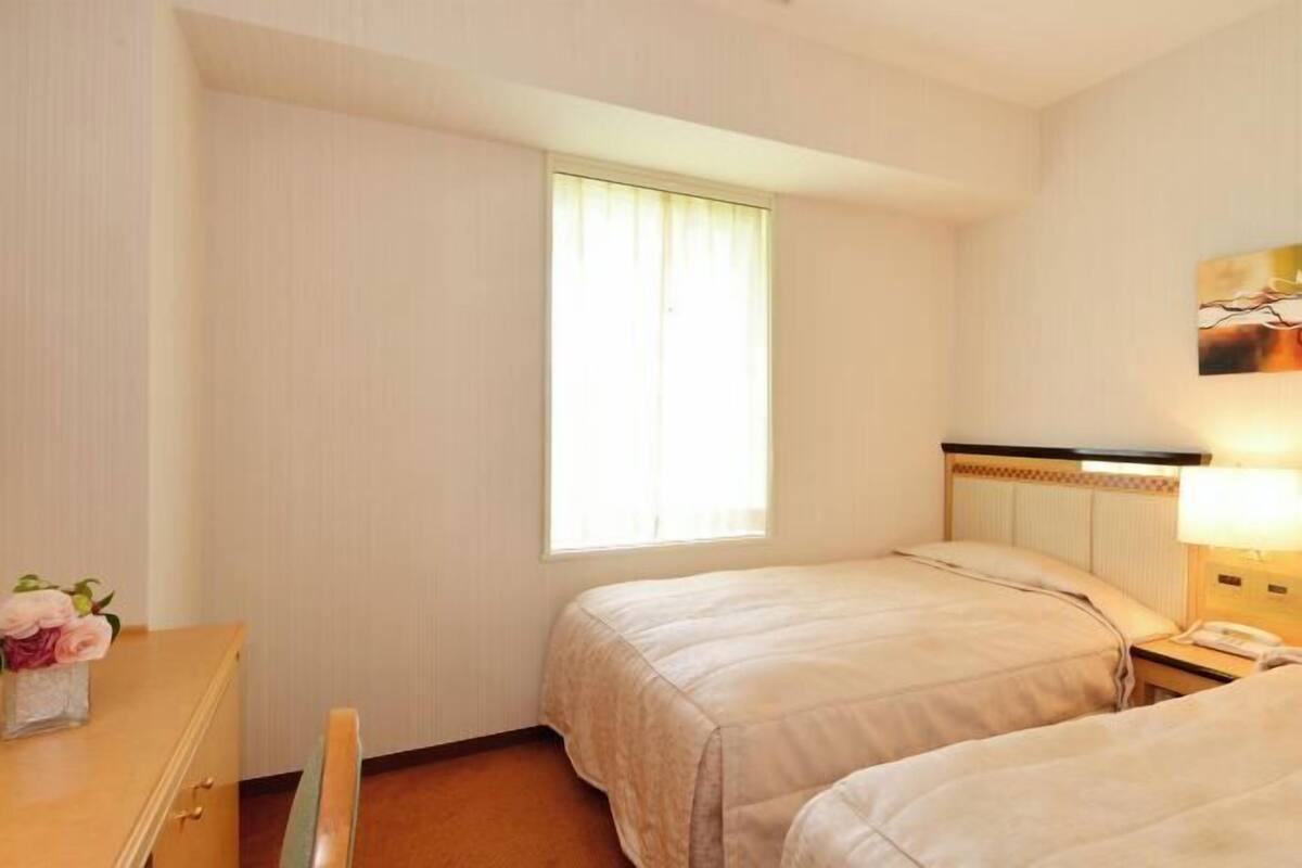 Ropa de cama de alta calidad y minibar 
