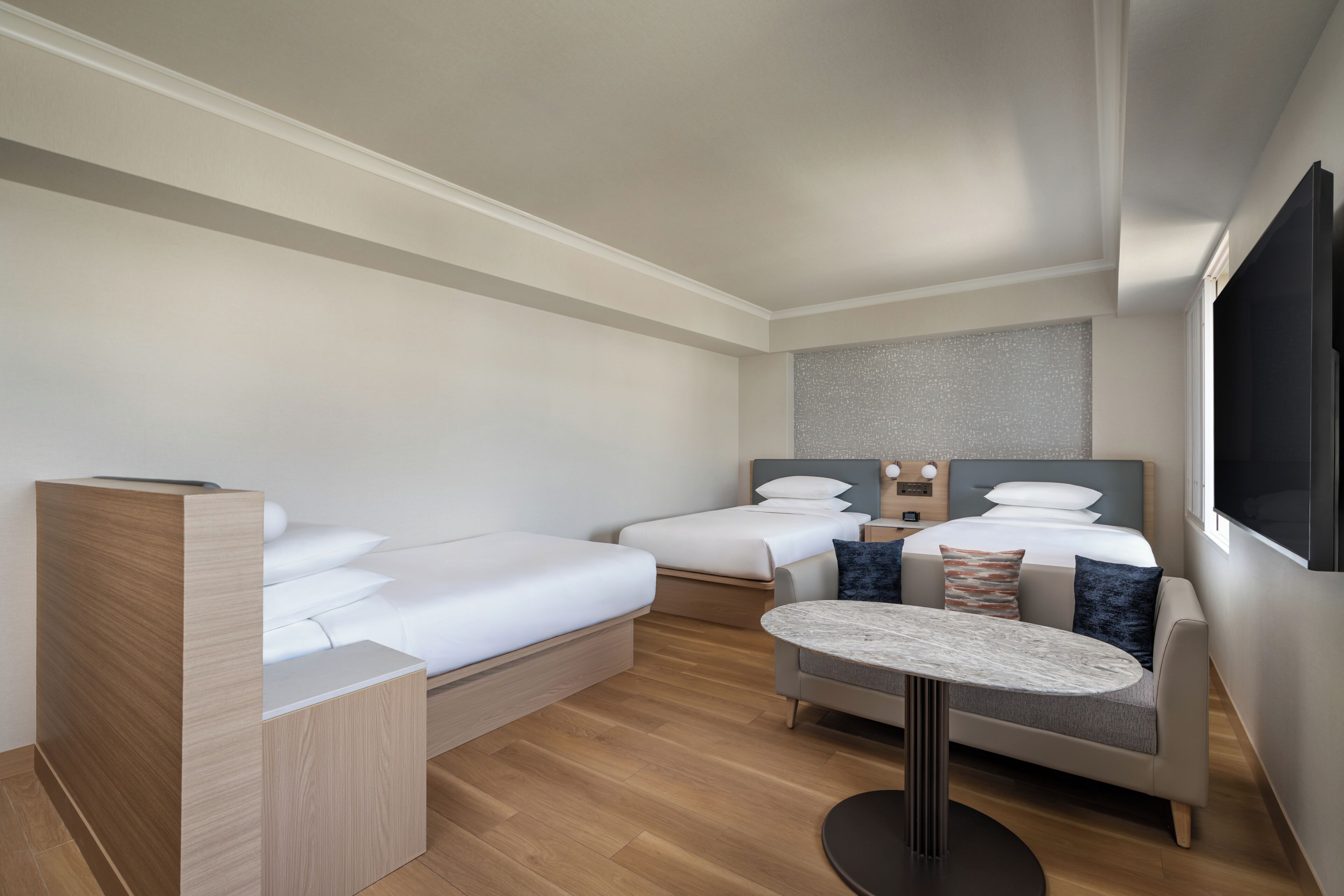 Deluxe Room, 3 Twin Beds, Non Smoking | Premium bedding, minibar, in-room safe, individually furnished