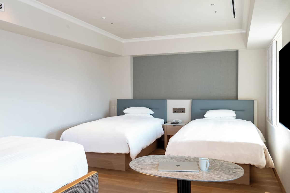 Hochwertige Bettwaren, Minibar, Zimmersafe, individuell eingerichtet