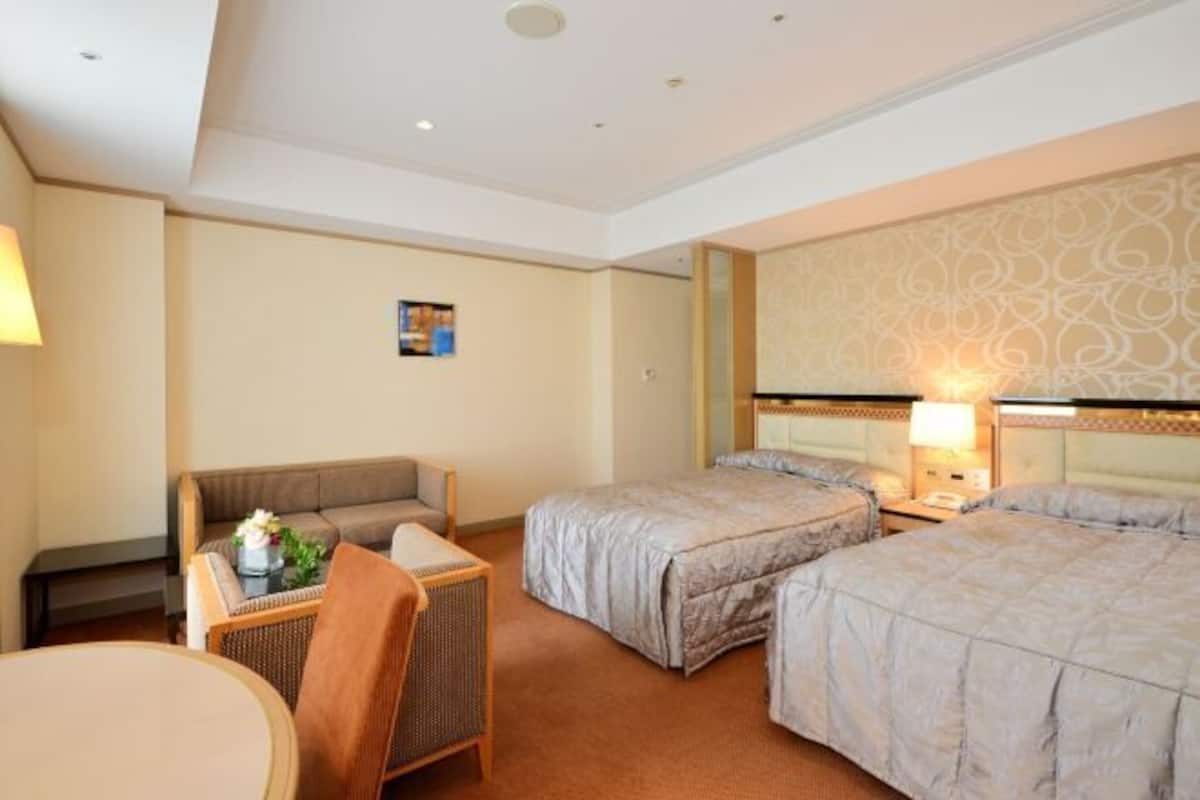 In-room safe, individually furnished, desk, blackout curtains