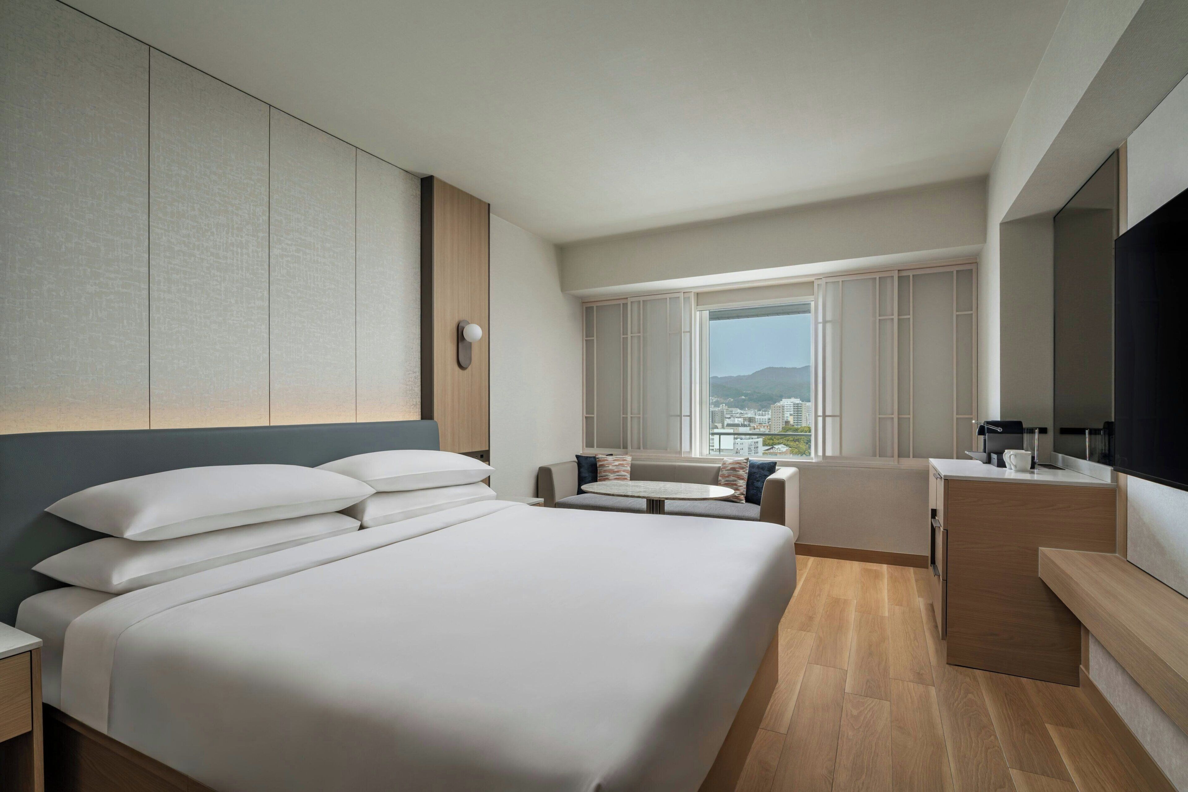 Club Room, 1 King Bed, Non Smoking | Premium bedding, minibar, in-room safe, individually furnished