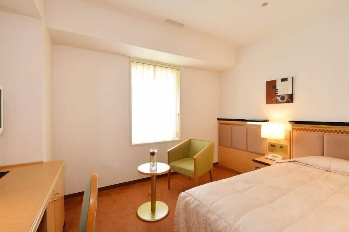 1 bedroom, in-room safe, individually furnished, desk