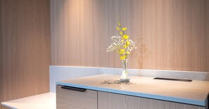 デラックス ツインルーム 禁煙 | セーフティボックス (室内)、客室ごとに異なるインテリア、デスク、遮光カーテン