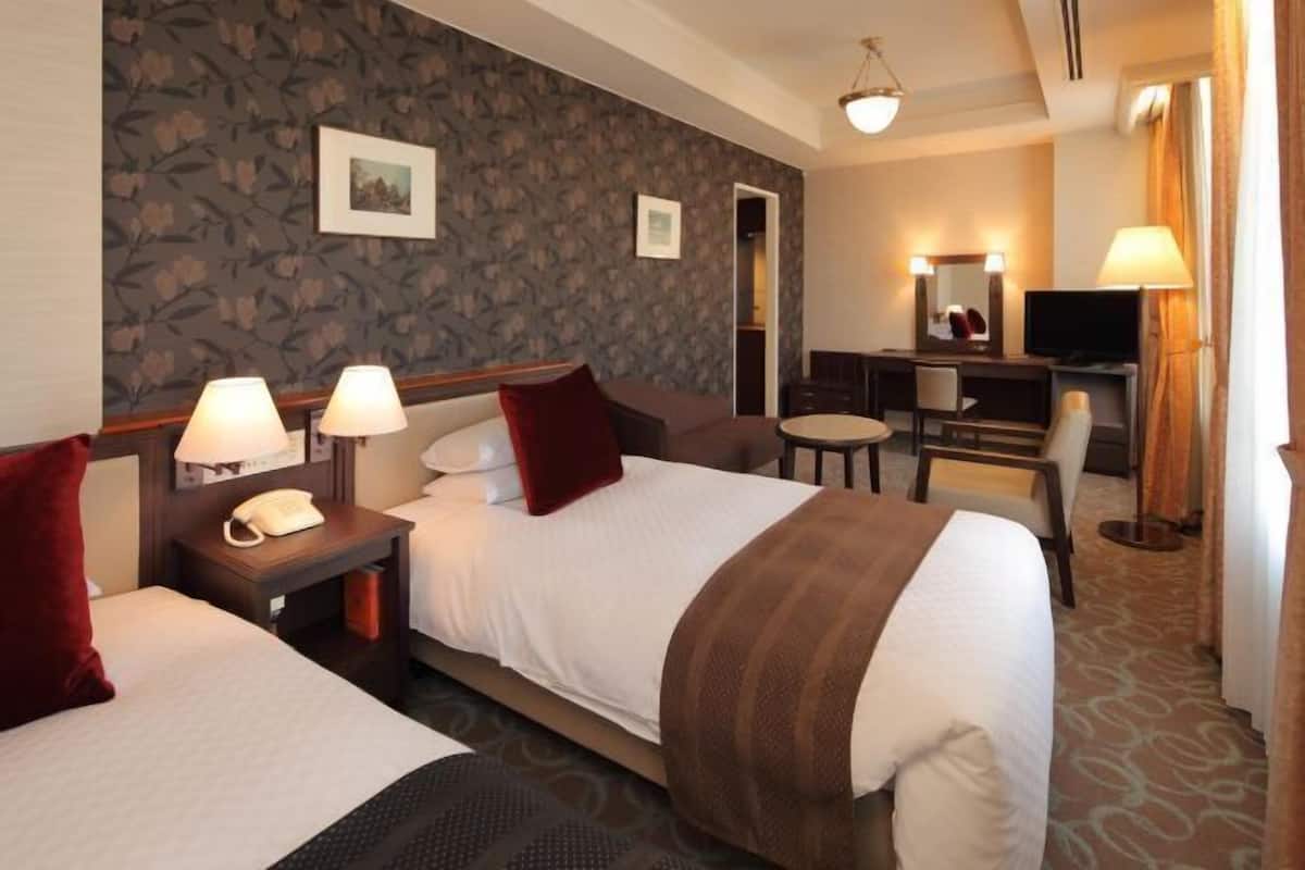 In-room safe, individually decorated, individually furnished, desk